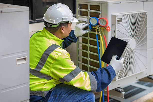 Professional Hvac technician working in North Fort Myers, FL